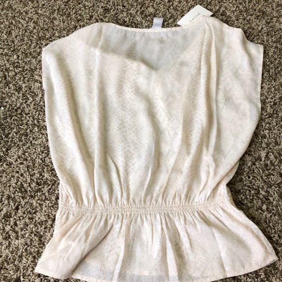 Super cute textured top - Picture 3 of 3